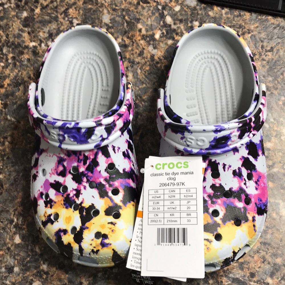 Girls crocs
